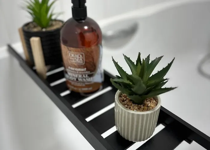 Modern Economy With King Bed Glasgow