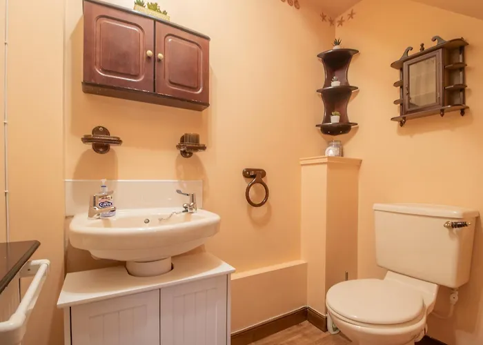 בית נופש Ideal Contractor 2-bed Near