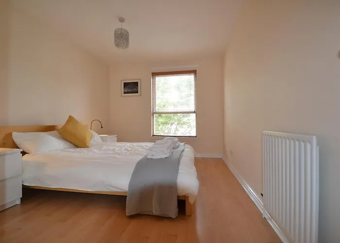 In Heart Of West End- Parking Space- Recent Refurb- Near And Kelvingrove Art Gallery * Glasgow