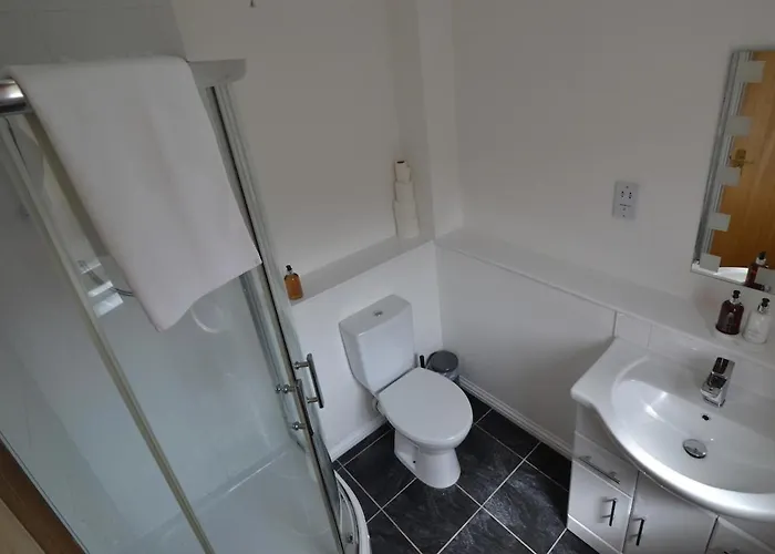 In Heart Of West End- Parking Space- Recent Refurb- Near And Kelvingrove Art Gallery * Glasgow