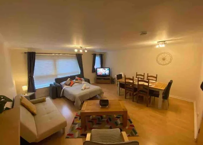 In Heart Of West End- Parking Space- Spacious- Near And Kelvingrove Art Gallery *