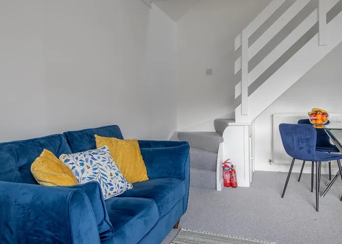 Spacious 2-bed Free Parking & Stadiums Apartment