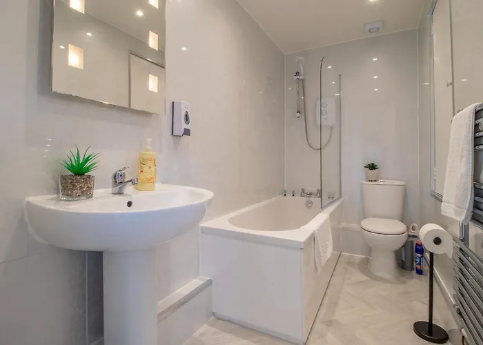 Apartament Spacious 2-bed Free Parking & Stadiums