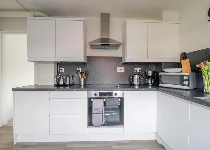 Spacious 2-bed Free Parking & Stadiums Apartment *