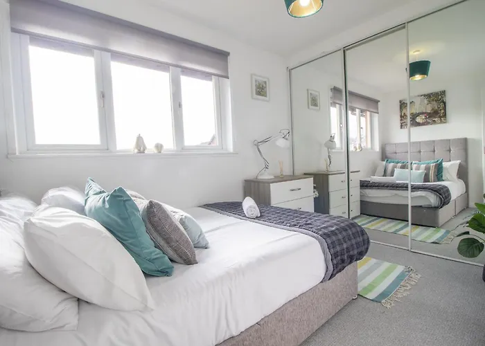 Appartamento Spacious 2-bed Free Parking & Stadiums *