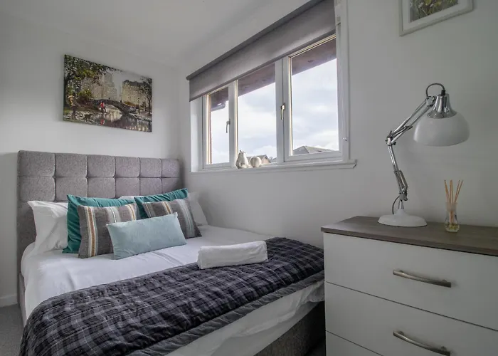 Spacious 2-bed Free Parking & Stadiums *