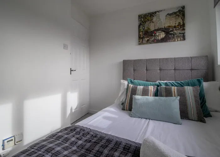 Spacious 2-bed Free Parking & Stadiums