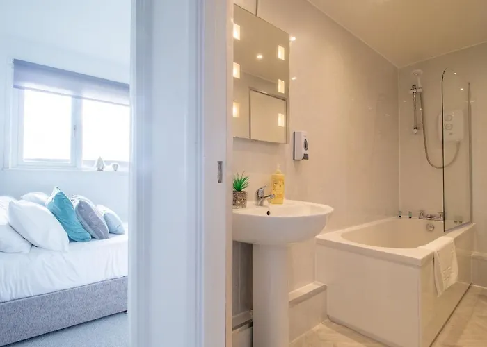 Appartamento Spacious 2-bed Free Parking & Stadiums