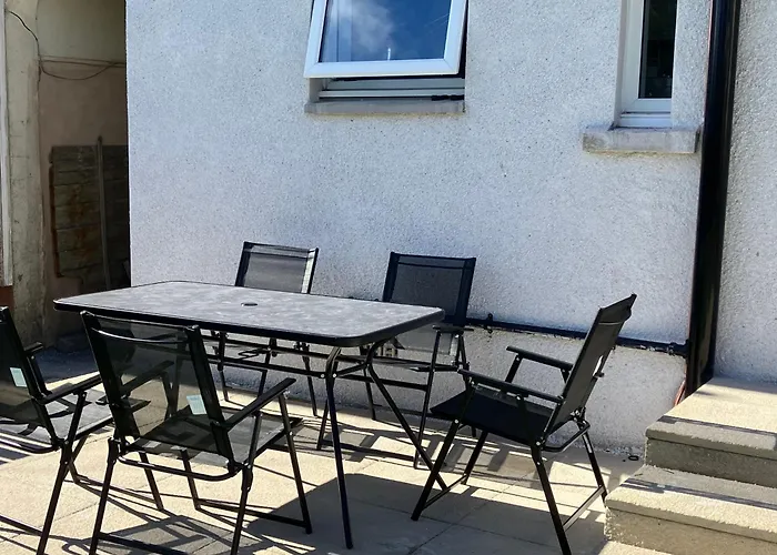 Stunning 3 Bedroom 2 Bathroom West End House With Free Parking And Wi-fi Glasgow