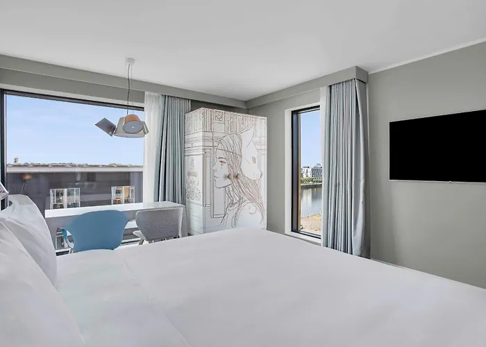 Radisson Red Hotel, 4* Glasgow