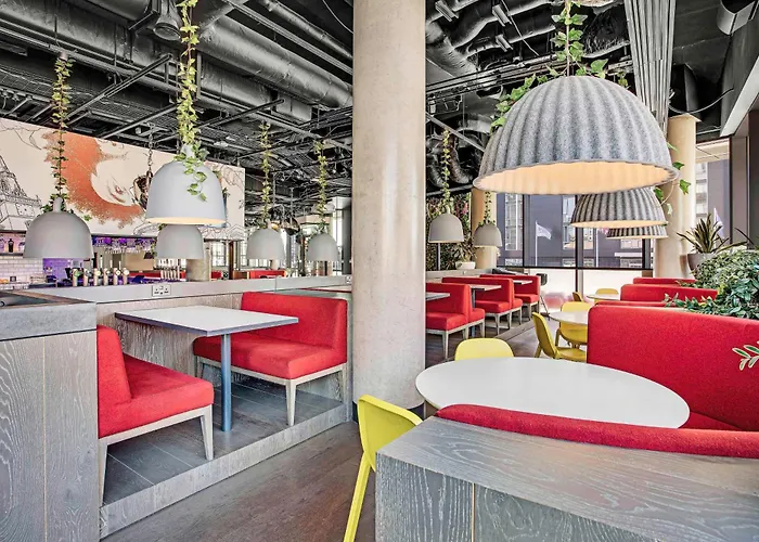 Hotel Radisson Red Hotel, 4*