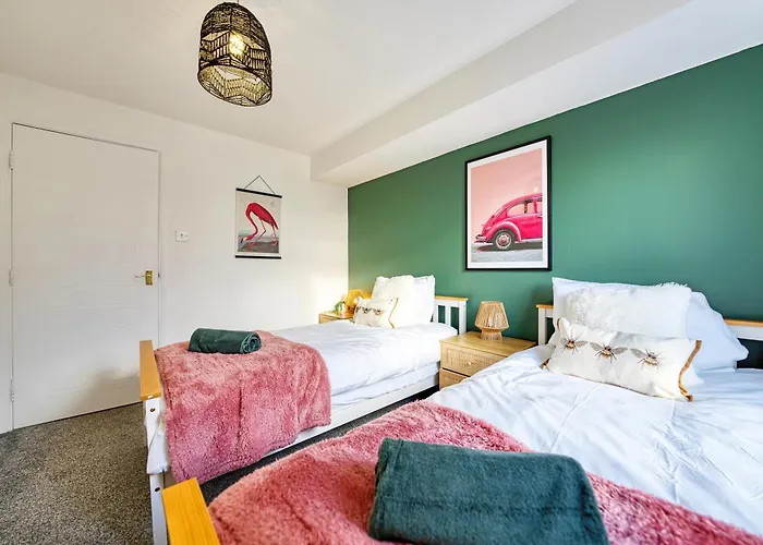 2br Flat With Free Parking In Location דירה