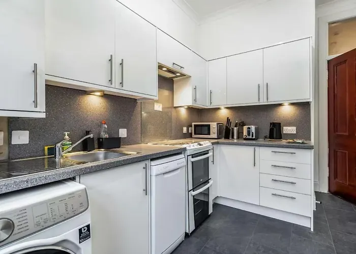 公寓 Cheerful 1 Bedroom Homely Apartment, Sleeps 4 Guest Comfy, 1 X Double Bed, 1 X Sofa Bed, Parking, Free Wifi, Suitable For Business, Leisure Guest,glasgow, West End, Near Centre, Perfect For Common Wealth Games 2026 格拉斯哥