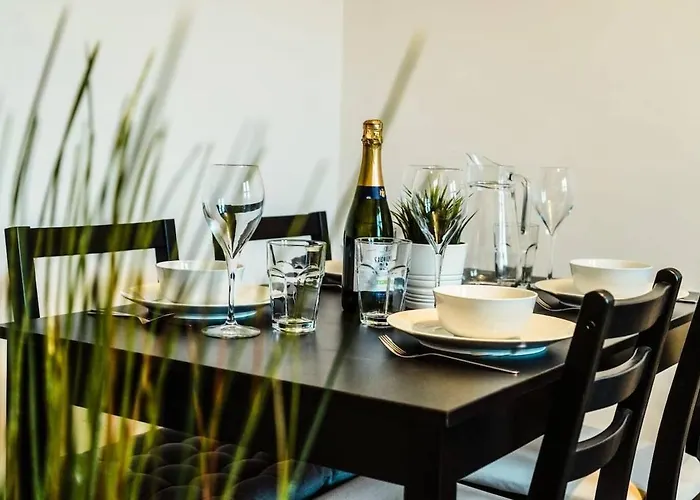 Cheerful 1 Bedroom Homely Apartment, Sleeps 4 Guest Comfy, 1 X Double Bed, 1 X Sofa Bed, Parking, Free Wifi, Suitable For Business, Leisure Guest,glasgow, West End, Near Centre, Perfect For Common Wealth Games 2026 Apartment