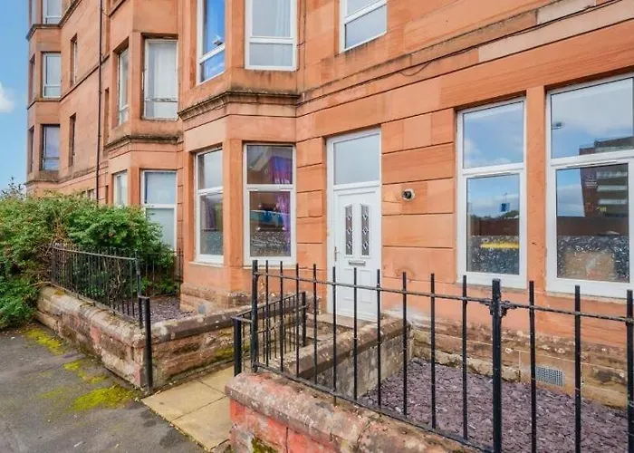 Apartment - Large Stylish 2 Bed Flat In Unique Ibrox Location Walking Distance To Subway And Free On-street Parking
