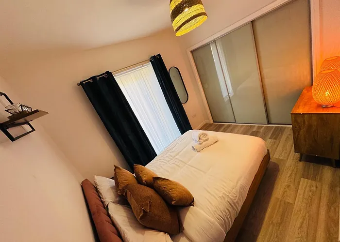 Apartment Modern Flat In Free Parking & Wifi *