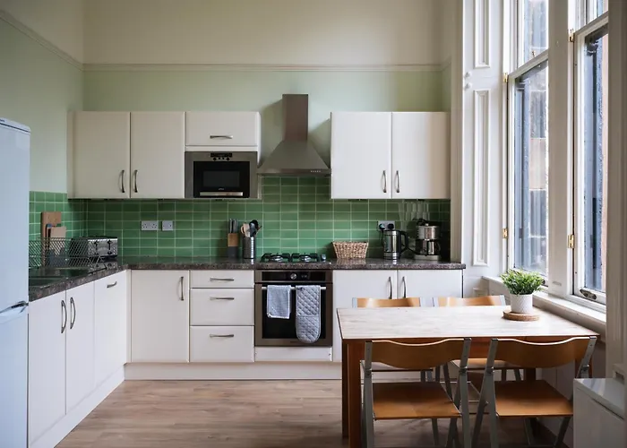 7 Crown Gardens Glasgow