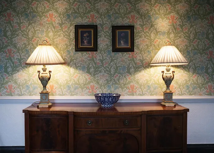 7 Crown Gardens * Glasgow