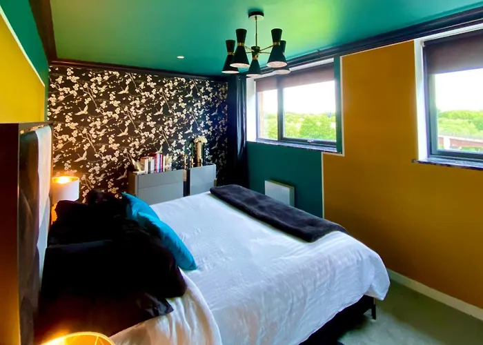 Private Bedroom & Bathroom With Amazing View In Quirky Townhouse בית אירוח