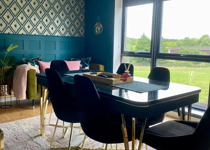 Private Bedroom & Bathroom With Amazing View In Quirky Townhouse