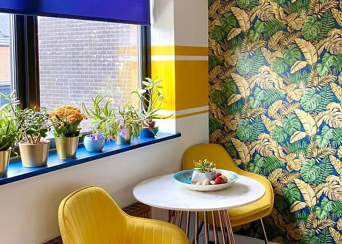 Homestay Private Bedroom & Bathroom With Amazing View In Quirky Townhouse *