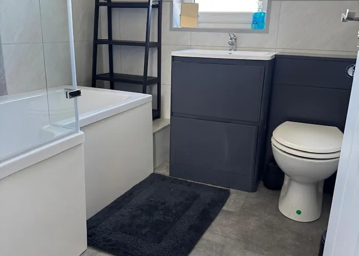 Appartement Stunning 3 Bedroom 2 Bathroom West End House With Free Parking And Wi-fi