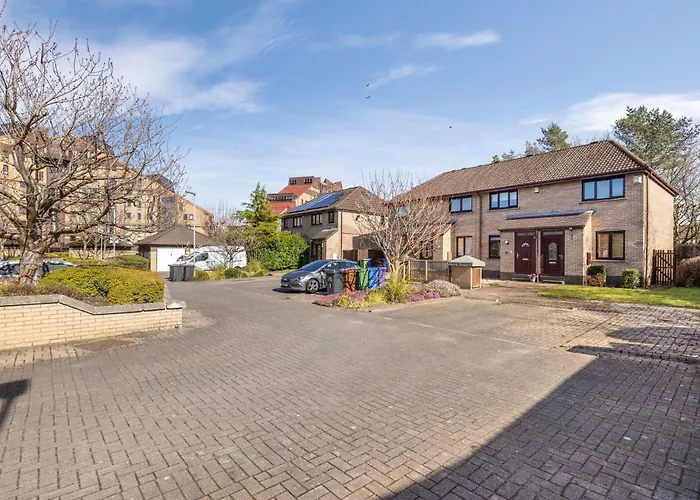 Cairn Introduces Mavisbank Gardens - Where Homely Charm Meets Modern Living Casa vacanze Glasgow