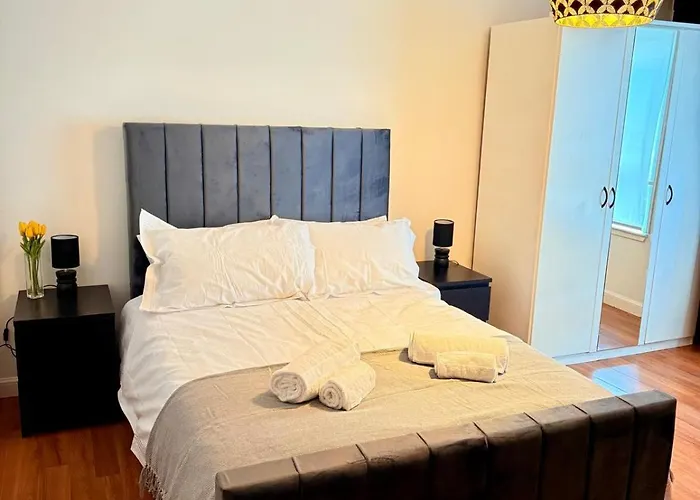 Apartment 2 Bedroom Near Centre, Celtic Park And Emirates Arena