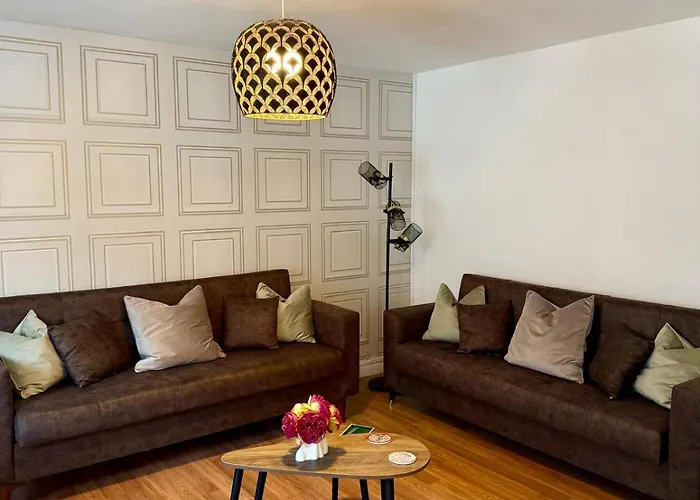 2 Bedroom Near Centre, Celtic Park And Emirates Arena