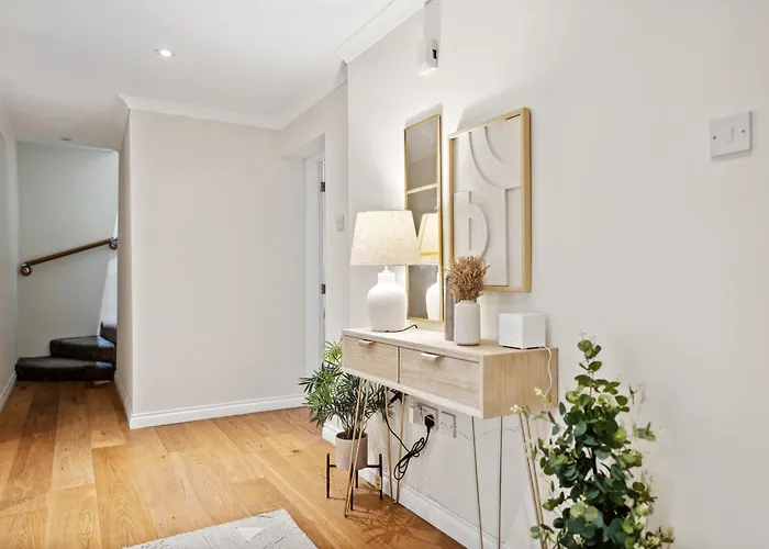 Timeless 5 Bed Duplex Flat Glasgow