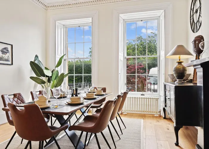 Timeless 5 Bed Duplex Flat * Glasgow