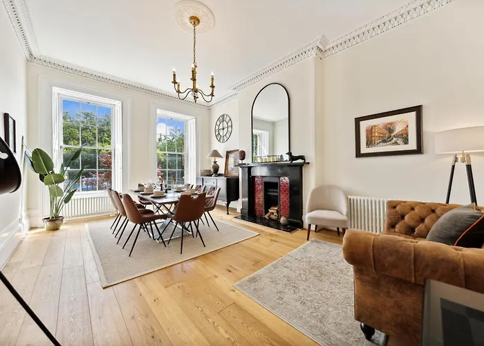 Timeless 5 Bed Duplex Flat Apartman Glasgow