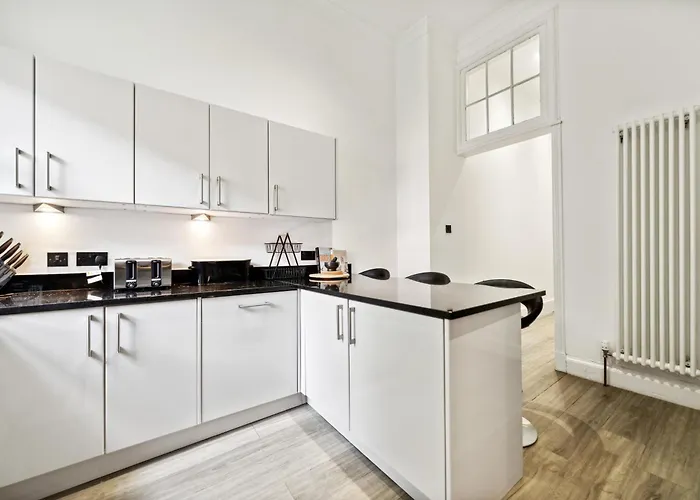 Timeless 5 Bed Duplex Flat Glasgow