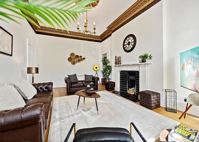 Timeless 5 Bed Duplex Flat * Glasgow