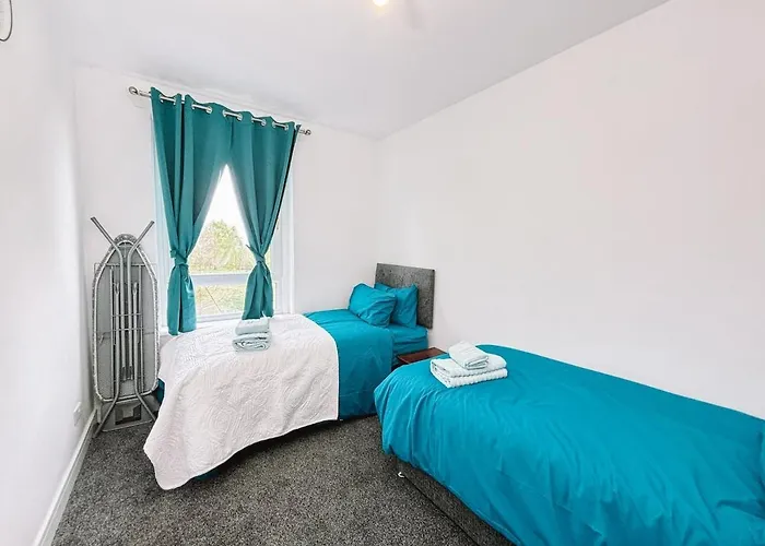 Itohan 3-bed Flat * Glasgow