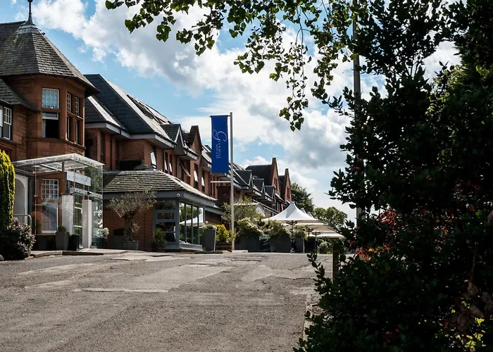 Glynhill & Near Airport فندق