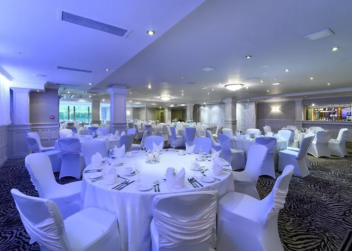 Glynhill & Near Airport 4*