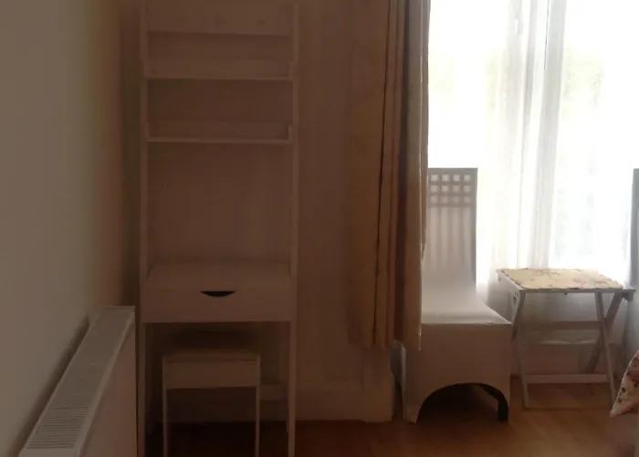 Busby Apartments Busby