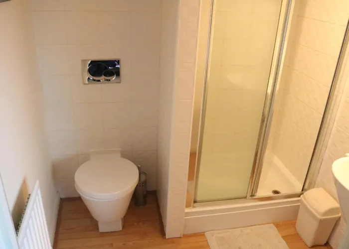 Modern One Bed Apartment *