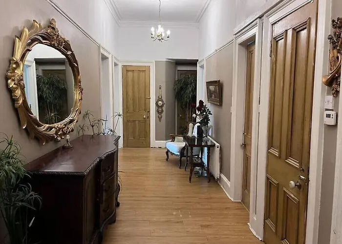 Διαμέρισμα Wonderful 3 Bed West End Flat