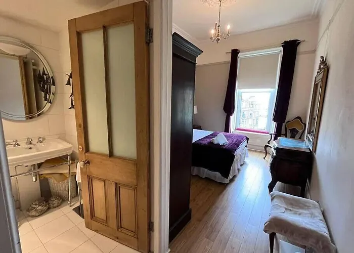 Wonderful 3 Bed West End Flat Γλασκώβη