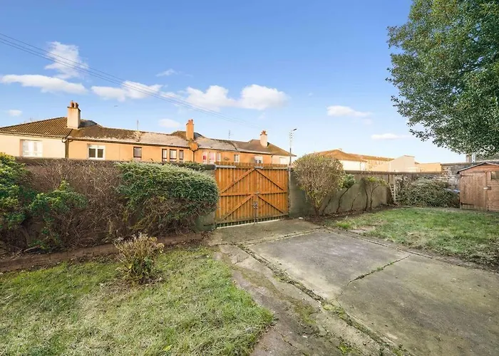 Large Terraced With Parking גלאזגו