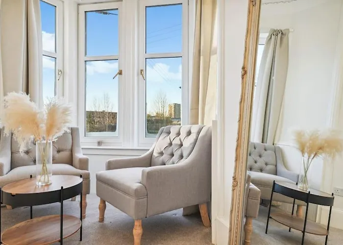 Large Terraced With Parking בית נופש