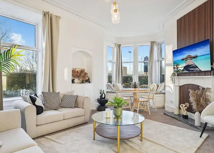 Large Terraced With Parking גלאזגו