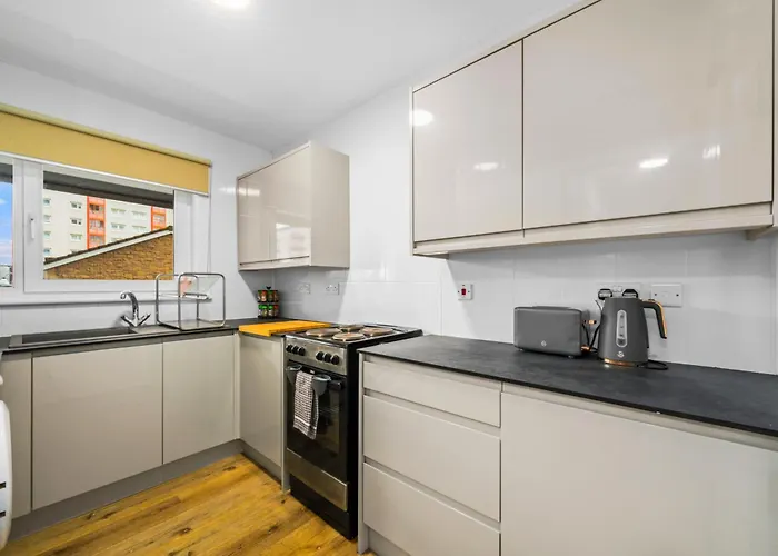 One Bed In The Heart Of * Γλασκώβη