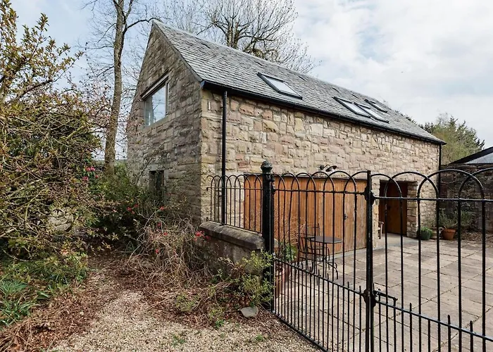 דירה Converted Historical Stone Coach House *