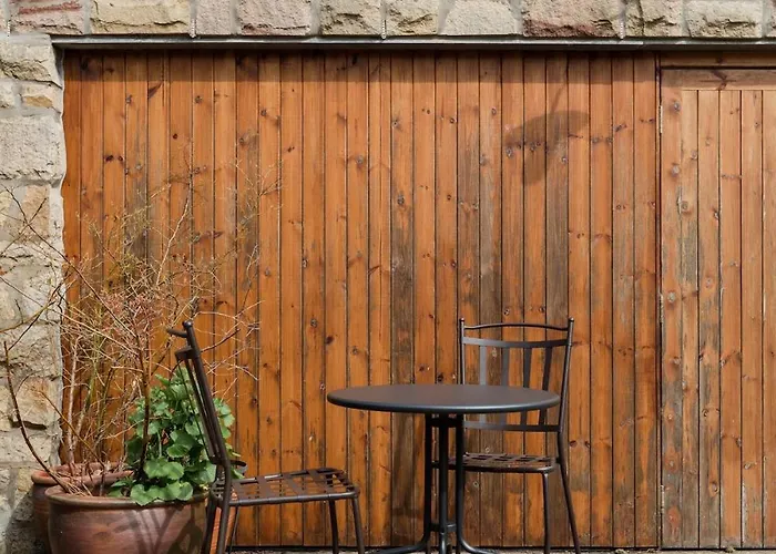 Converted Historical Stone Coach House Apartment Glasgow
