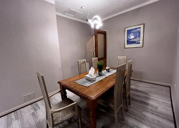 Hébergement de vacances Cheerful 5 Bedroom House Close To West End And Parking Glasgow