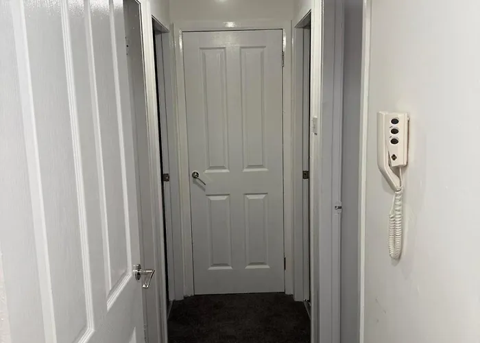 2-bed By Apartment Glasgow