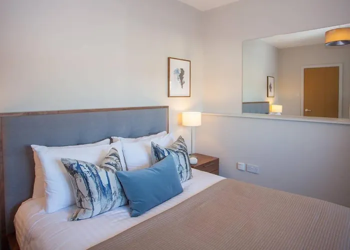 Stylish 2-bed Near Appartamento Glasgow